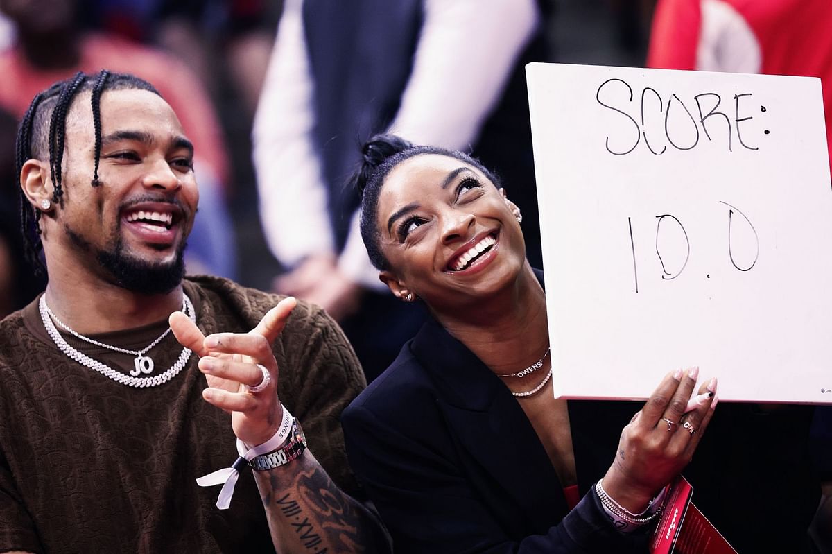 Simone Biles and husband Jonathan Owens spend date night courtside Houston Rockets, witness LeBron James